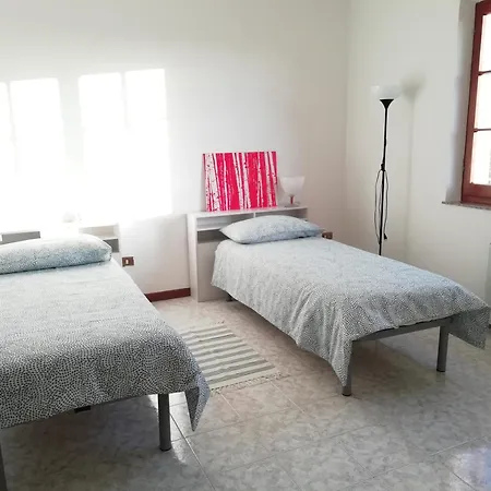 Casa de hóspedes Su Domus De Corinne Tratalias