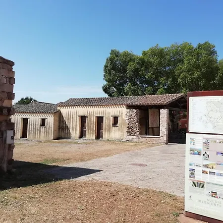 Pensjonat Su Domus De Corinne *